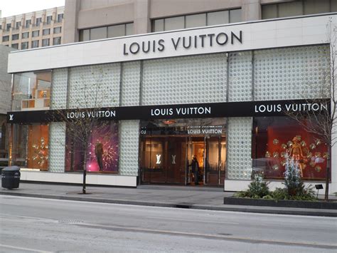 Louis Vuitton Store locator Ontario .